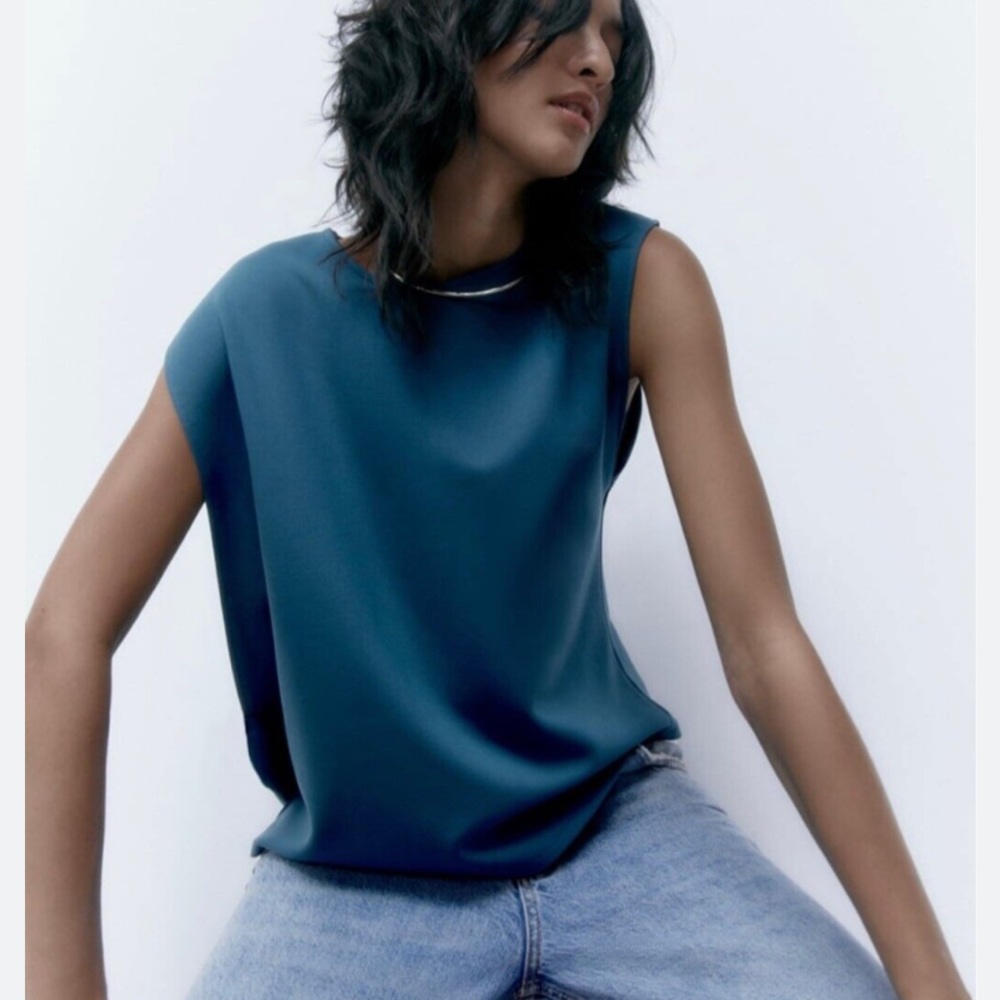New Zara asymmetric sleeve top